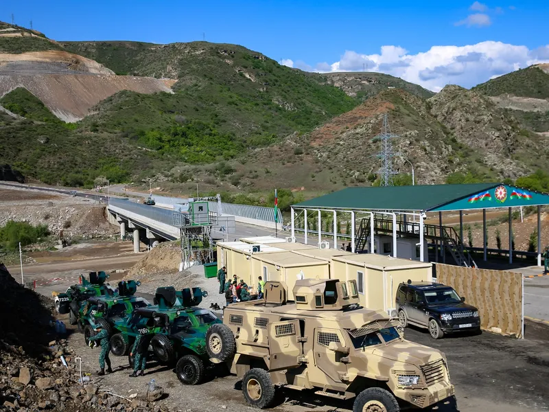 Situația din Nagorno Karabakh continuă să fie tensionată. Imagine de la intrarea în coridorul Lachin Foto: profimediaimages