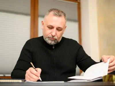 După cât timp de la depunerea dosarului primești prima pensie? Întârzierile sunt de luni de zile. De ce?