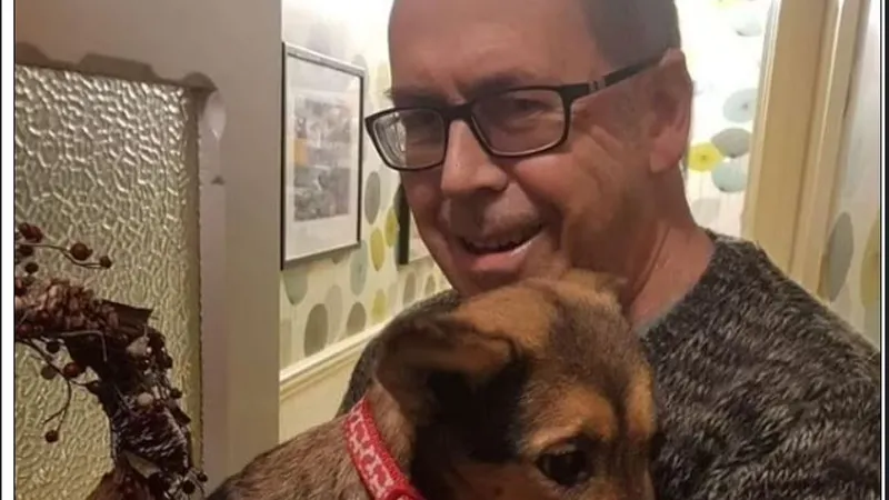 Un jurnalist BBC a adoptat un câine din România/Foto: twitter