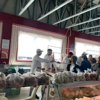 Masa de Paște ne arde la buzunar. Cât costă carnea de miel, ouăle, salata în supermarket și piață? - Foto: ziaruldeiasi