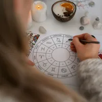 HOROSCOP 25 OCTOMBRIE Luna în Leu aduce o zi imprevizibilă Taurilor. Racii, decizii impulsive - Foto: Freepik (rol ilustrativ)