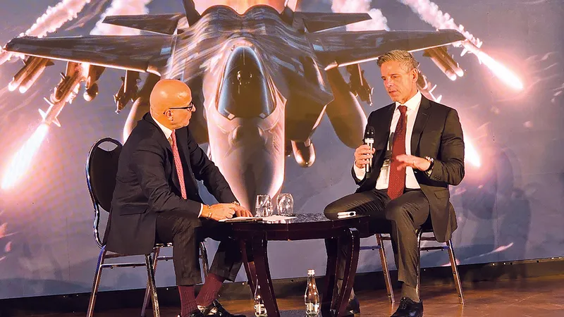 PROTAGONIȘTI Sabin Orcan, directorul Newsweek Romania și Ray Piselli, vicepreşedintele pentru Afaceri Internaţionale de la Lockheed Martin, la Defense Summit 2024