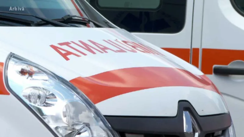 Foto: O femeie a căzut de la etajul clinicii unde era internată cu copilul. Ambulanța a intervenit dar a constat decesul mamei Sursa: captură video PROTV