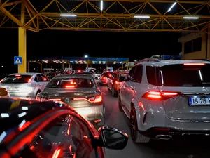 Traficul pe Podul Prieteniei se desfășoară pe o singură bandă; se recomandă rute alternative - FOTOInquam Photos / Alex Nicodim