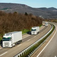 Camioane pe autostradă - Foto: freepik (rol ilustrativ)