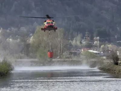 Peste 150 de oameni luptă cu flăcările în Argeș. 24 hectare, mistuite de foc. Black Hawk în acțiune - FOTO: ISU Arges (imagine cu rol ilustrativ)