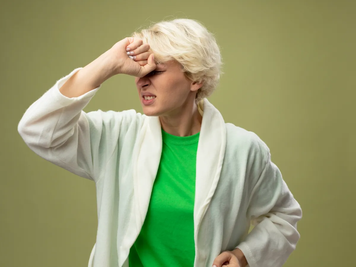 Persoană care are o durere de cap - Foto: Freepik (Imagine cu rol ilustrativ)
