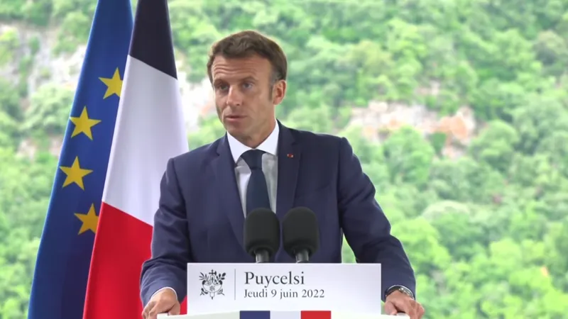 Coaliția lu Macron deține un avantaj subțire după primul scrutin/FOTO: Facebook/Emmanuel Macron