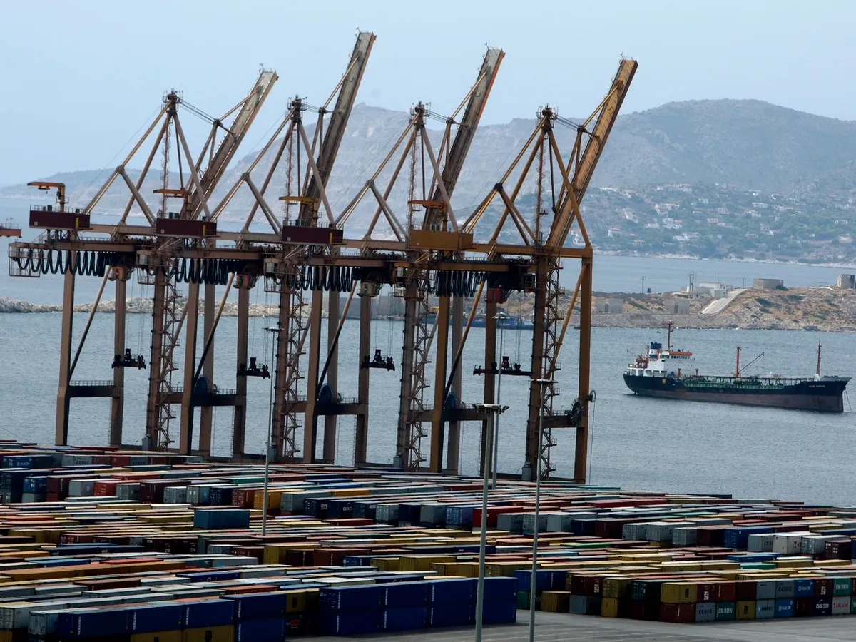 Peste 2.400 de containere maritime au fost confiscate în portul grec Pireu - Foto: Profimedia Images (imagine cu rol ilustrativ)