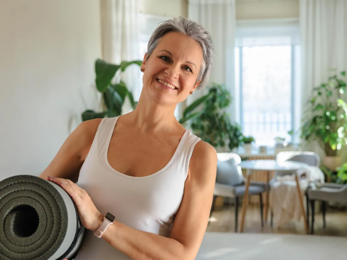 Pensionară la pensei face sport - Foto: Freepik