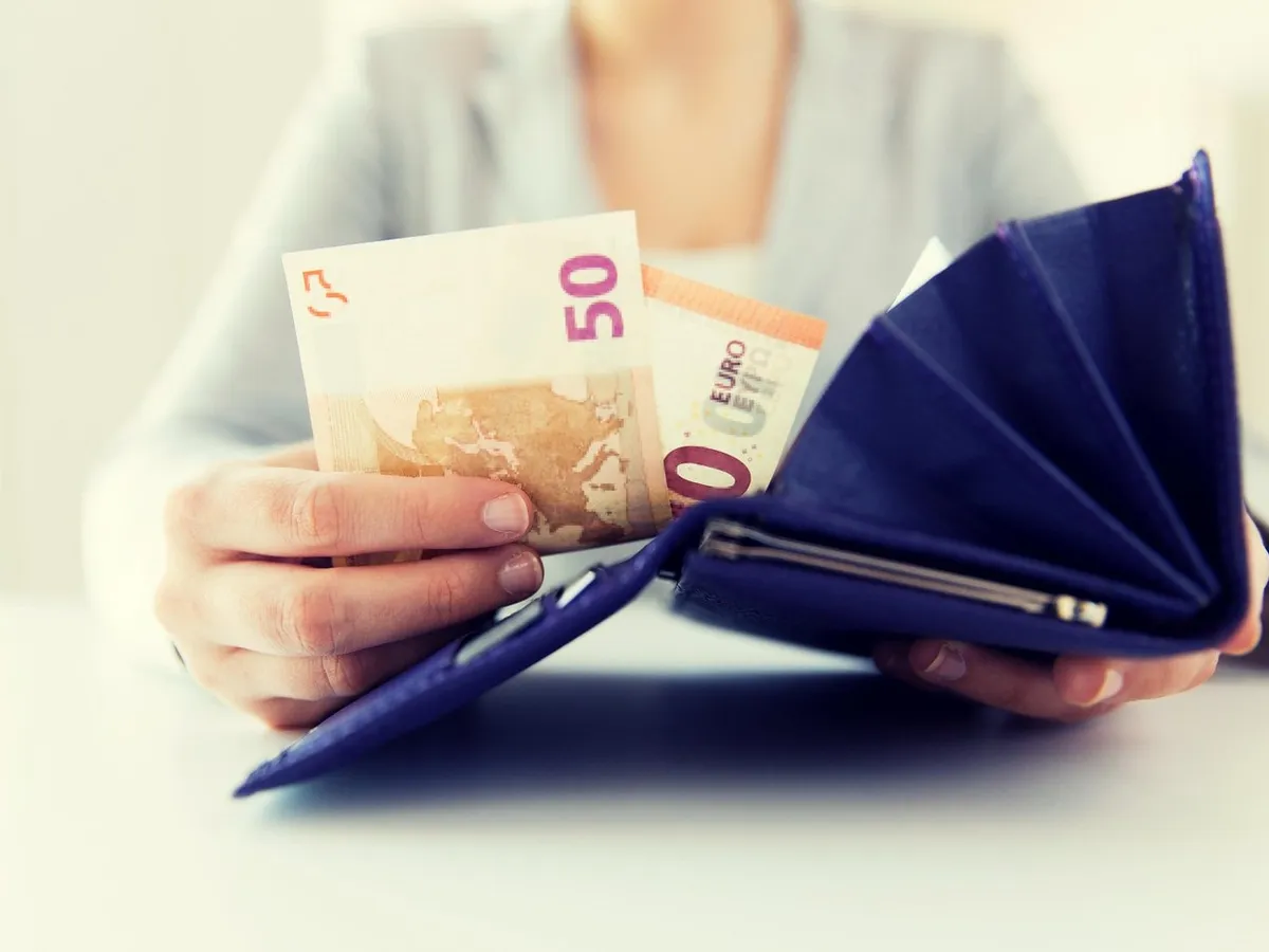 Femeie din Sibiu, înșelată de un „prinț nigerian”. Cum a rămas fără 500.000 de euro? - Foto: Profimedia Images/ Imagine cu caracter ilustrativ