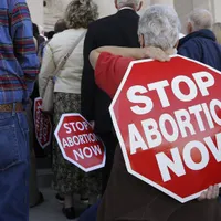 Statul Arkansas a adoptat o lege ce interzice avortul chiar şi în cazurile de viol sau incest. / Foto: forbes.com