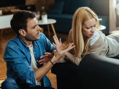 Un bărbat a aflat că e căsătorit cu fosta logodnică, fără să semneze. A găsit certificatul la ușă - Foto: Freepik (Imagine cu rol ilustrativ)