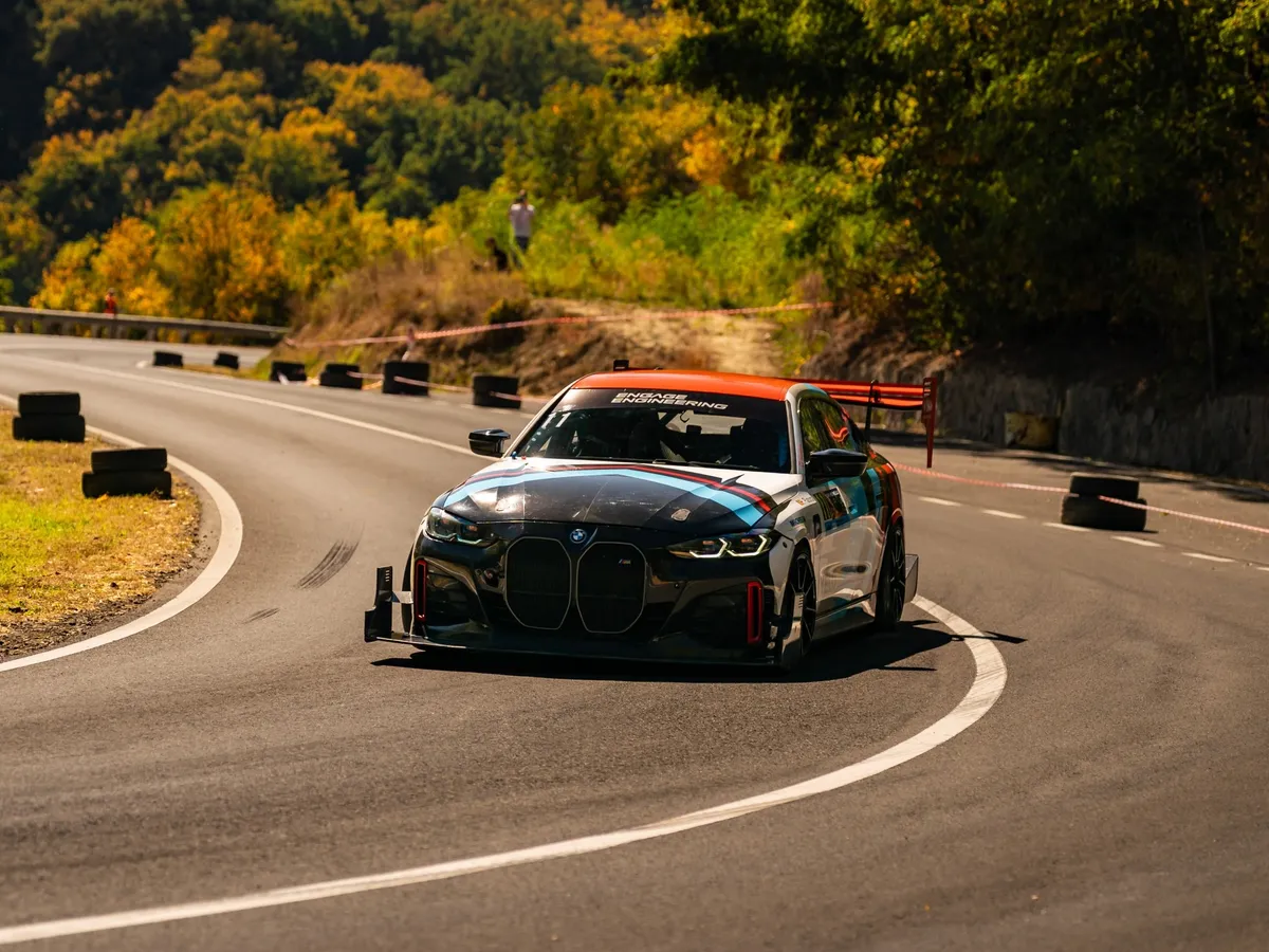 BMW i4 Racing - Foto: BMW