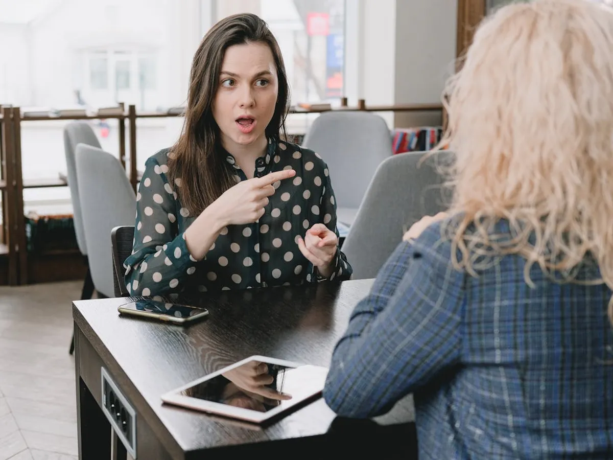 VIDEO De ce nu mai avem umor și ne sare țandăra din orice? „Ce se întâmplă acum e o reglare de conturi”