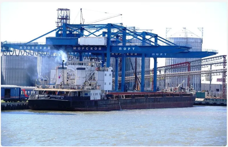 Petroliere &icirc;n portul Azov - Foto: Profimedia Images