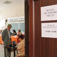 EU CU CINE VOTEZ?  Românii trebuie să aleagă pe 10 noiembrie dintre 14 candidați. Unii dintre aceștia vor aduna mai puține voturi decât semnăturile  cu care au venit la BEC. Foto: INQUAM PHOTOS/ Bogdan Dănescu