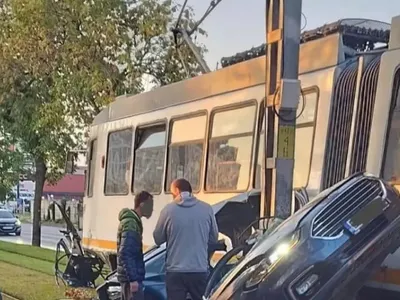 Un tramvai a lovit 5 mașini în Capitală. Vatmanul a fugit de la locul accidentului. Ce s-a întâmplat - Foto: Arhiva (imagine cu rol ilustrativ)