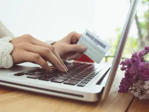 Românilor le plac tot mai mult cumpărăturile on line Foto Getty Images