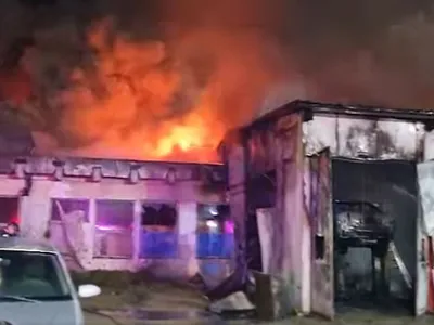 VIDEO Incendiu violent în Craiova: peste 30 de pompieri, cu 7 autospeciale, au intervenit în forță!: FOTO - captura video Facebook(imagine cu rol ilustrativ)