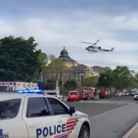 Un american și-a dat fos în fața Curții Supreme / FOTO: captură  twitter.com