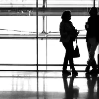 Un cuplu pe aeroport - Foto: freepik (rol ilustrativ)