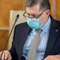 Rafila: După ridicarea majorităţii restricţiilor, purtarea măştii în interior va deveni recomandare / gov.ro