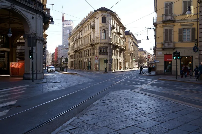 Vedere urbană stradală din Torino, Italia - Foto: Pexels/Marivaldo Vivan
