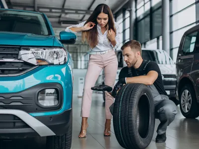 Alegerea cauciucurilor trebuie să țină cont de stilul de condus, specificațiile mașinii, dar și de greutatea autovehiculului  - Foto: Freepik (imagine cu rol ilustrativ)