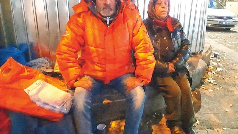 Tanti Vasilica și Ghiță Ionel au dormit în stradă mai bine de o săptămână după evacuarea Casei Hașdeu