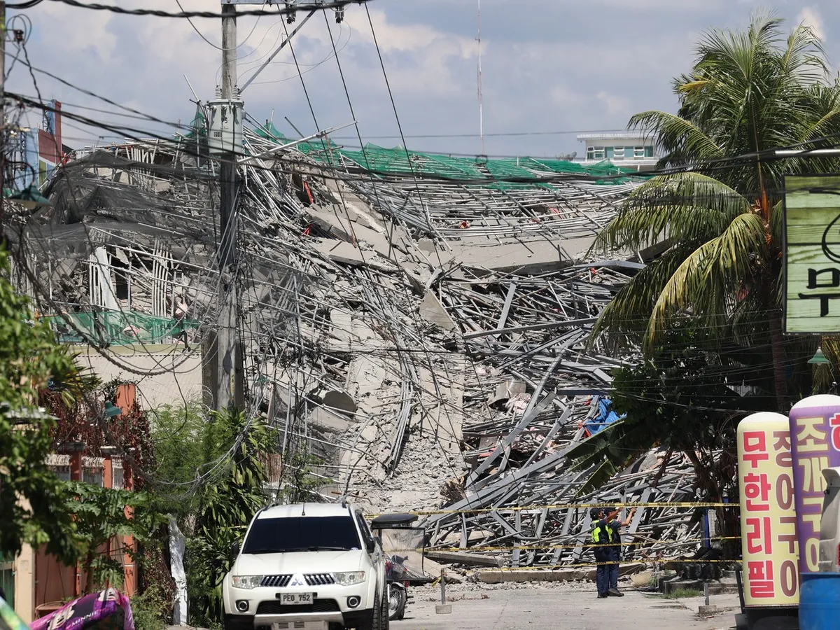 Un bloc de 9 etaje aflat în construcție în Manila s-a prăbușit - Foto: Profimedia Images