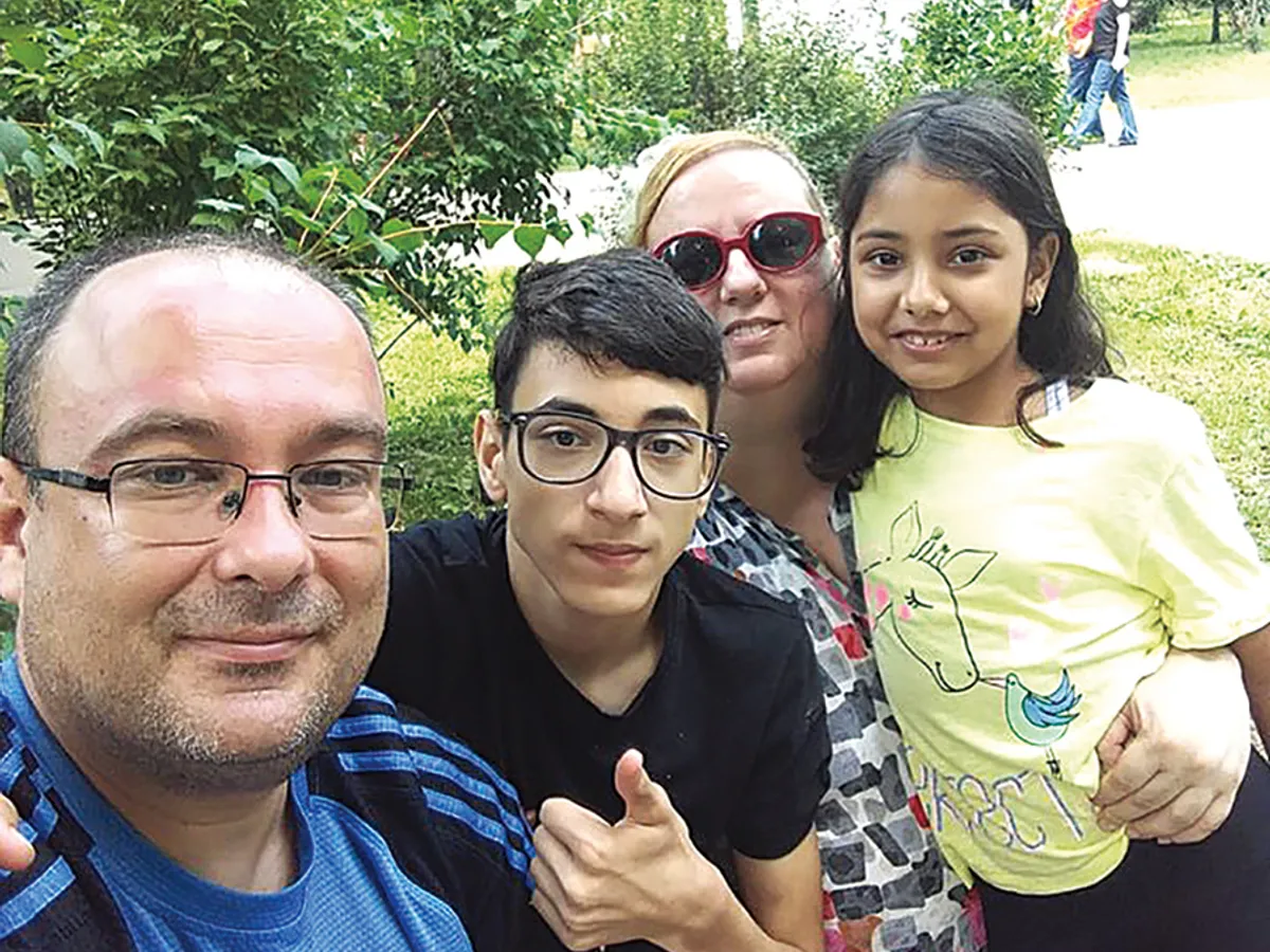 Familia Necșulescu: Răzvan, Emi, Anemari și Rebeka