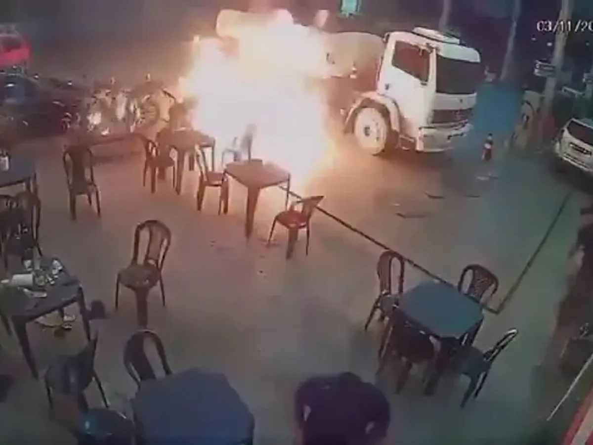 Benzinărie în flăcări - Foto: The Sun