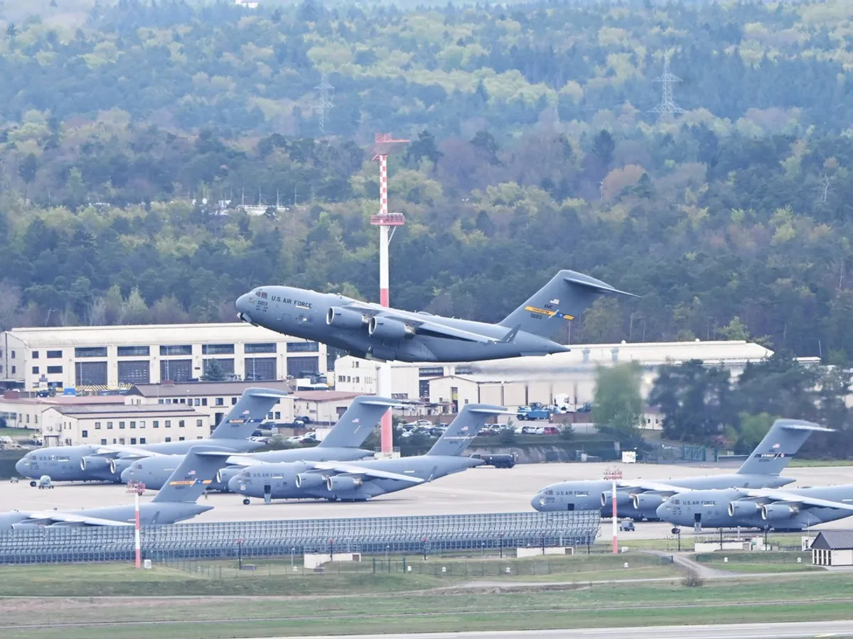 Zeci de avioane de marfă au transportat muniție de la baze ale SUA din Germania. Unde a fost dusă?