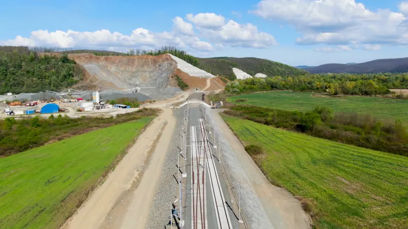 Reabilitarea Coridorului Feroviar IV Pan European, în ritm românesc. Întârzieri de 4 - 7 ani - Foto: Facebook/Asociația Pro Infrastructură