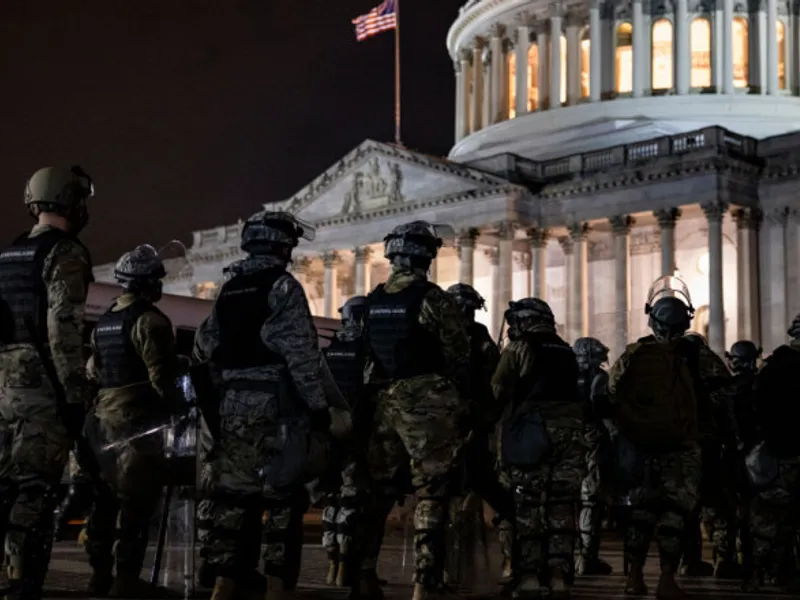 Membri ai Gărzii Naţionale în faţa Capitoliului SUA/FOTO: Getty Images