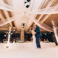 Se impozitează bani dați în plic la nuntă? - Foto: Pexels / Transtudio