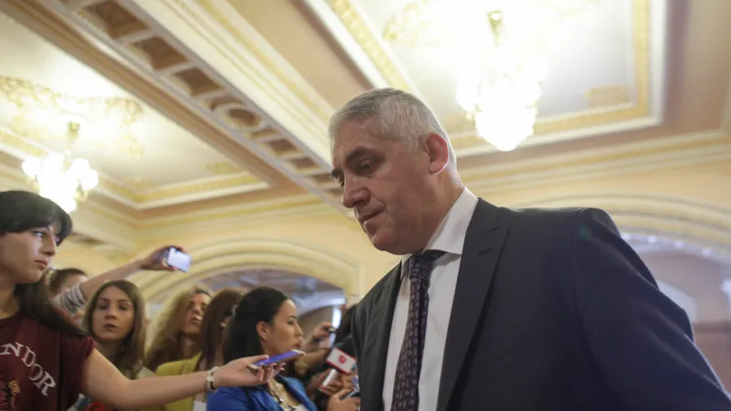 Adrian Țuțuianu face jocul lui Liviu Dragnea. Foto: Inquam Photos/Octav Ganea