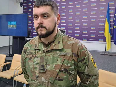 Șeful Departamentului de comunicare al Cartierului General din Mariupol, maior în Detașamentul de Operațiuni Speciale Azov este supranumit „Molfar„