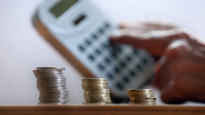Ți-au fost modificate termenii și condițiile unui credit? Băncile pot fi amendate cu 80.000 lei - Foto: Profimedia Images