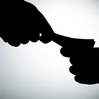 Mită în formă continuată la Protecţia Consumatorilor Argeş. / Foto: 4tuning.ro