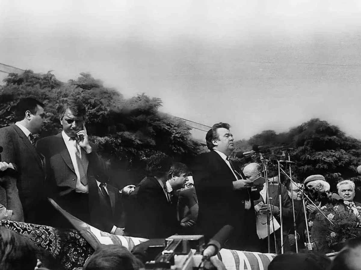 Mircea Snegur, la 27 august 1991, vorbind mulțimii