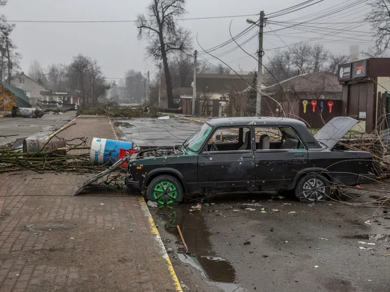 Ce au găsit ucrainenii în zonele eliberate de ruși: cadavre pe străzi și în curți, gropi comune. / Foto: agerpres.ro