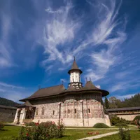 SĂRBĂTOARE 30 SEPTEMBRIE Sfântul care s-a retras în peșteră. Cum afli, azi, dacă iarna va fi lungă? - Foto: Freepik