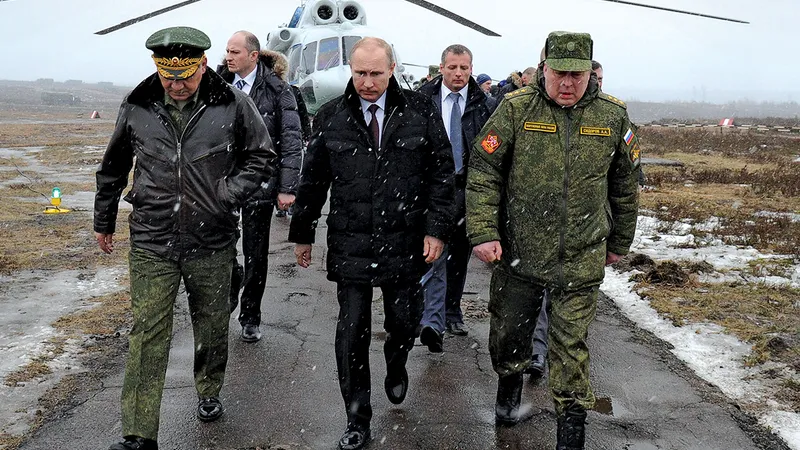 Putin și ministrul Apărării, Serghei Shoigu