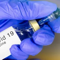 Peste 6 miliarde vaccinuri anti-COVID-19, administrate la nivel global. Niciun vaccin, în 3 țări. / Foto: digi24.ro