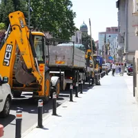 Gunoiul iscă scandal și la Craiova: constructorul platformelor îngropate a blocat circulația. / Foto: gds.ro