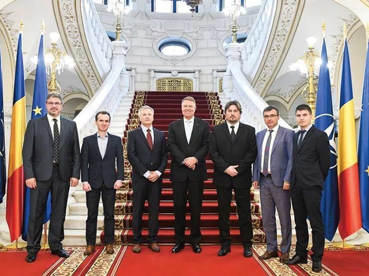 Delegația cetățenilor din
Moldova, alături de președintele Klaus Iohannis, în ziua promulgării legii Autostrăzii Unirii