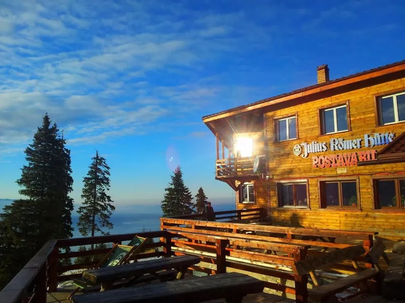 Cabana Postăvaru sau &bdquo;Schulerh&uuml;tte&rdquo; (Cabana Schuler) - Foto: Facebook / INFO Poiana Brasov