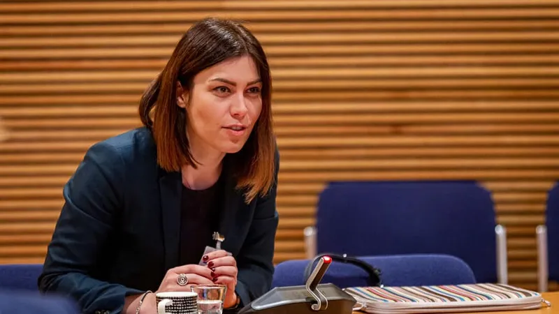 Anca Dragu: În Parlament vom avea 33% femei. Cristina Prună: Femeile nu au nevoie de legi speciale / FB